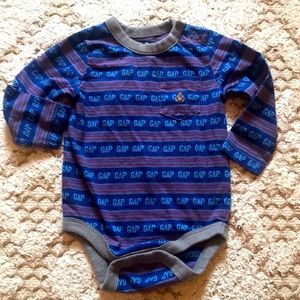❤️3/$10 Baby gap striped onesie‎ 12-18